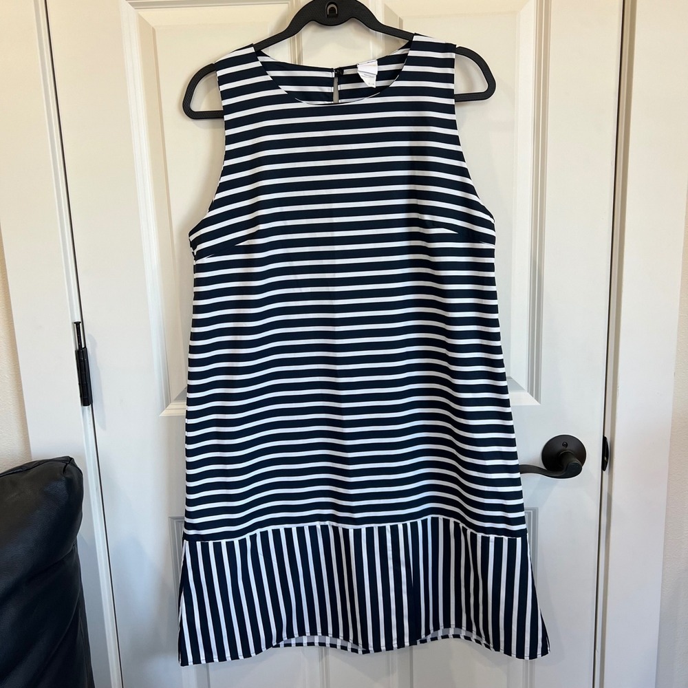 Lolë Striped Sleeveless Lightweight Dress Size Large
